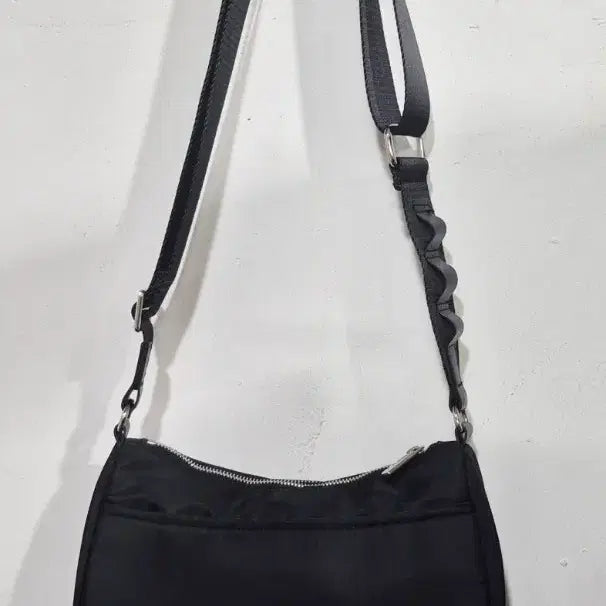 [BUNJANG] Lululemon Black Crossbody Bag / 룰루레몬 블랙 크로스백