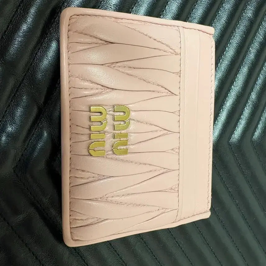[BUNJANG] Miu Miu Pink Matelassé Card Holder / 미우미우 핑크 마테라쎄 카드지갑