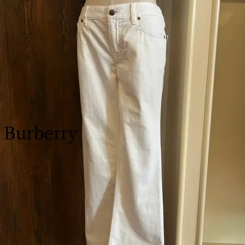 [BUNJANG] Burberry White Semi-Bootcut Jeans / 버버리 정품 화이트 세미부츠컷 진