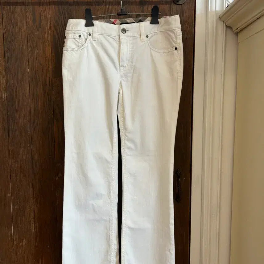 [BUNJANG] Burberry White Semi-Bootcut Jeans / 버버리 정품 화이트 세미부츠컷 진