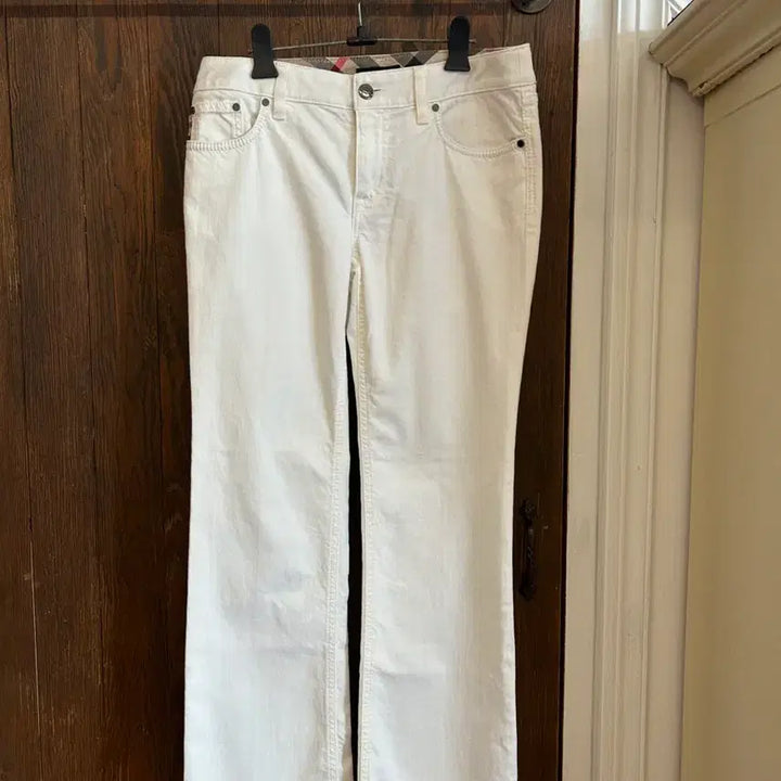 [BUNJANG] Burberry White Semi-Bootcut Jeans / 버버리 정품 화이트 세미부츠컷 진