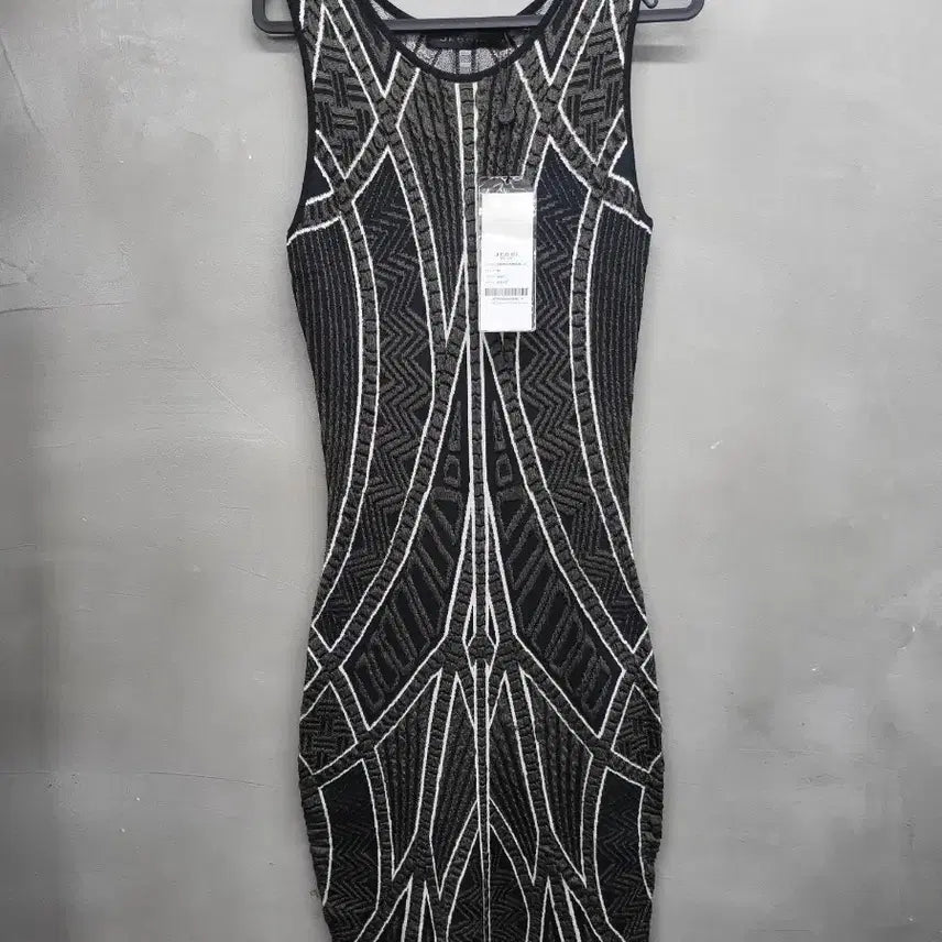 [BUNJANG] Jessi Pattern Sleeveless Mini Dress / 새상품JESSI 패턴 슬리브리스 미니 원피스