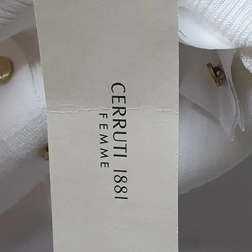 [BUNJANG] Celluti Ribbed Knit White Gold Button / @새상품@ 세루띠 골지 니트 77