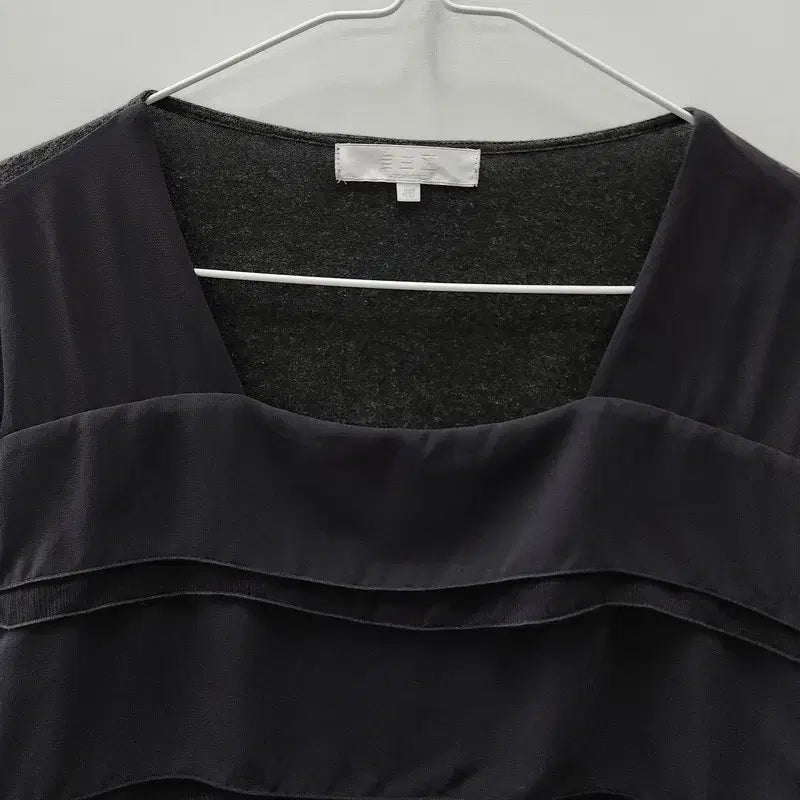 [BUNJANG] Vintage Bold Frill Stripe Gray Blouse / 빈티지 볼드 프릴 스트라이프 그레이 블라우스 46