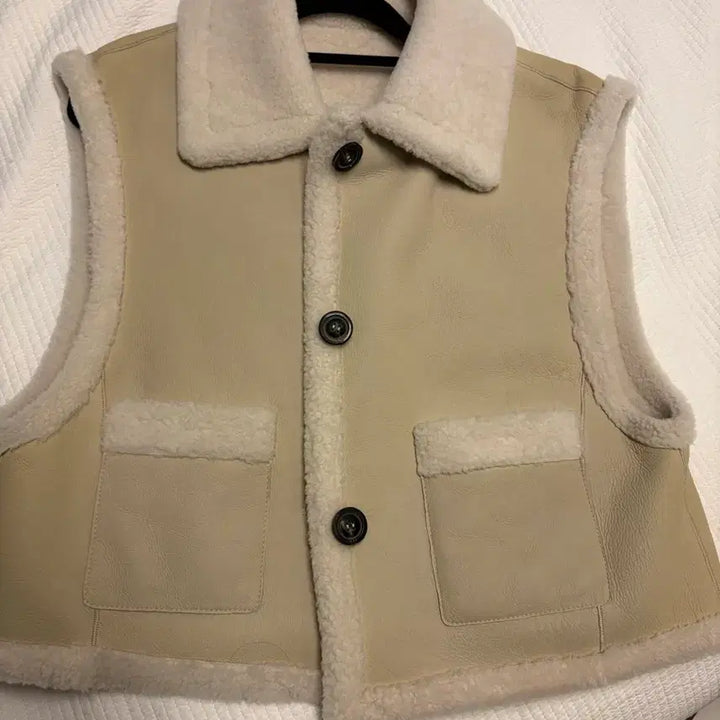 [BUNJANG] The Cashmere Shearling Vest Beige / 더캐시미어 무스탕 양털베스트 베이지