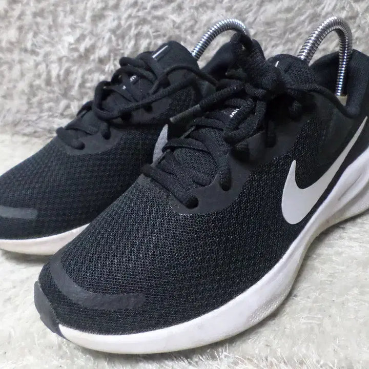 [BUNJANG] Nike Revolution 7 Black Sneakers / 후루룩구제2 220 나이키 레볼루션7 블랙 운동화 260511