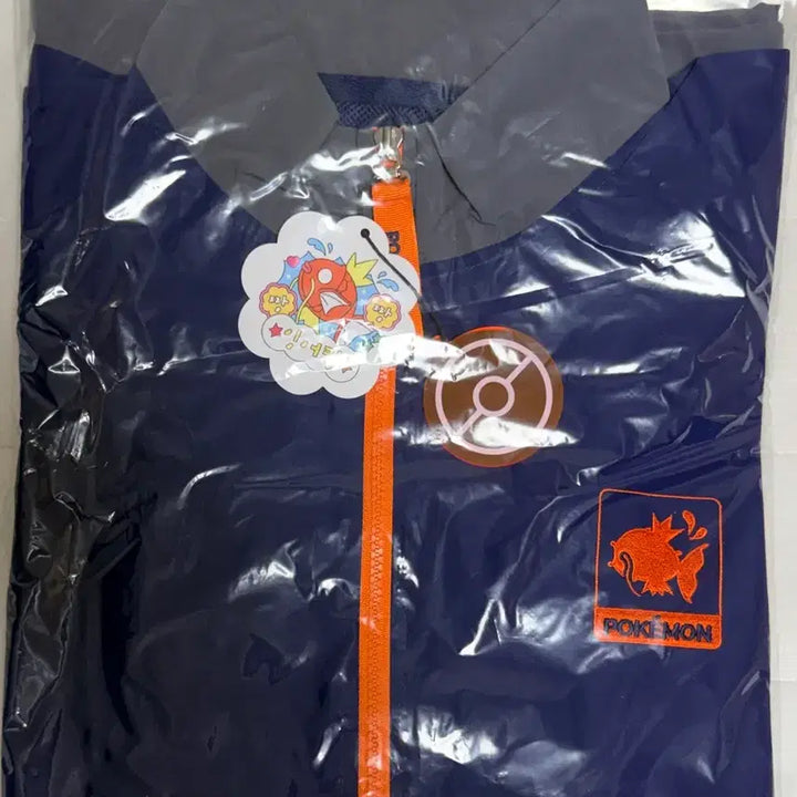 [BUNJANG] Pokemon Store SPLASH! Magikarp Windbreaker (Sealed) / [미개봉/무배] 포켓몬 스토어 SPLASH! 잉어킹 바람막이 판매해요