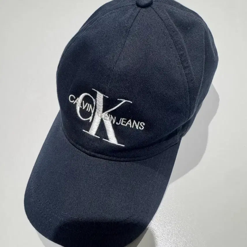 [SOLD OUT] Ck 캘빈클라인 자수 볼캡 블랙