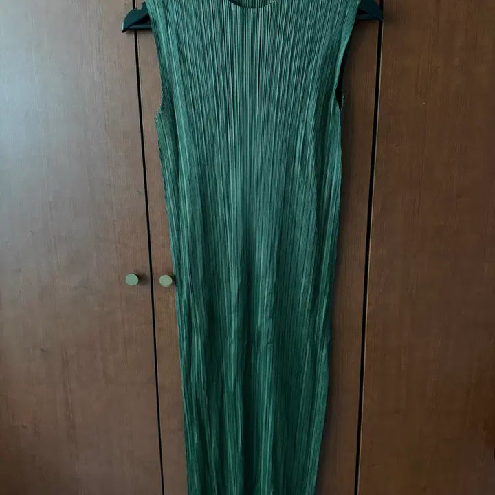 [BUNJANG] Pleated Sleeveless Long Dress / 플리츠 롱 원피스