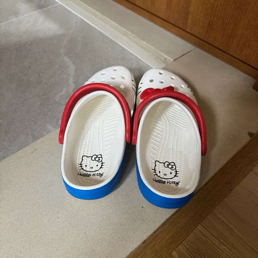 [BUNJANG] Crocs Hello Kitty Authentic Clogs / 크록스 헬로키티 정품