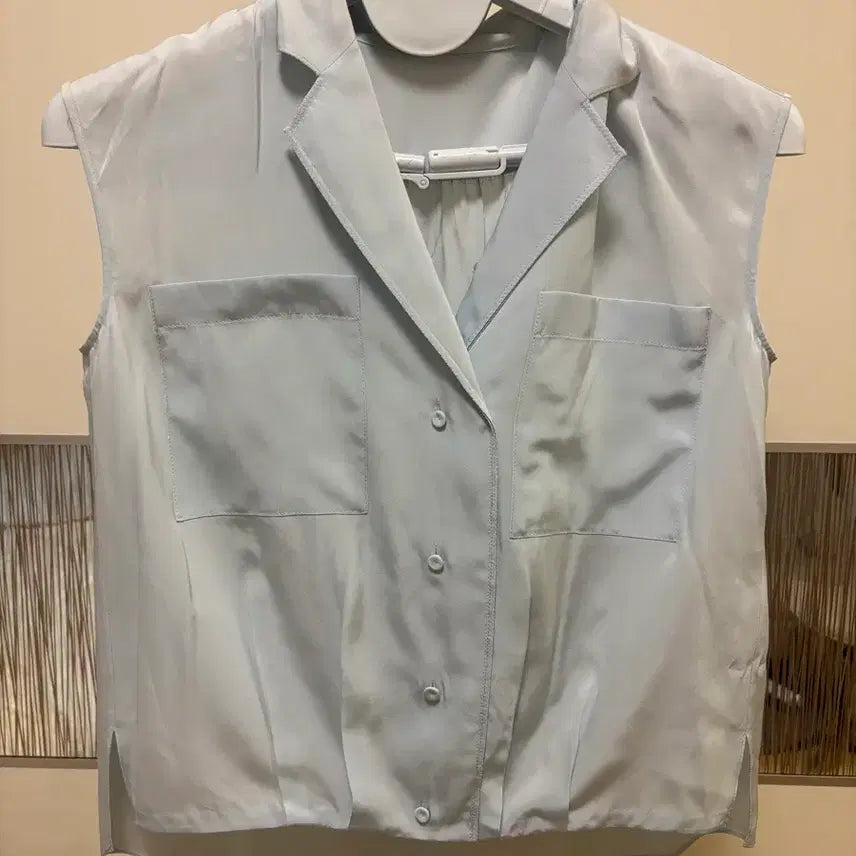 [BUNJANG] KUHO Editline Sleeveless Blouse Sky Blue / 구호 에딧라인 스카이블루 민소매 블라우스