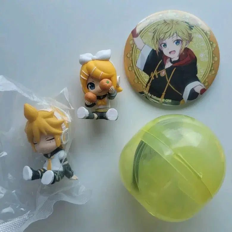 [BUNJANG] Kagamine Rin Len Badge &amp; Figure Set / (가격내림없음)카가미네 린렌 뱃지&amp;피규어
