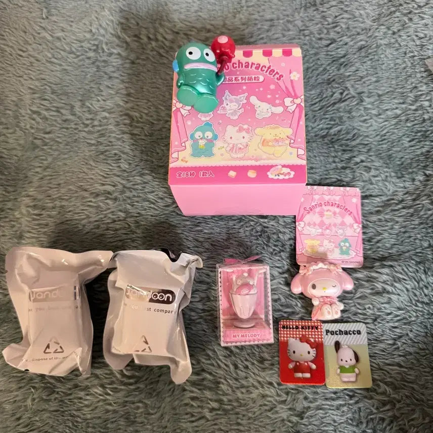 [BUNJANG] Sanrio Characters Random Figure Box with Kitty Keychains (Set of 4) / 새상품 산리오 캐릭터 랜덤 피규어 박스사진에보이는 키티 키링 4개 모두