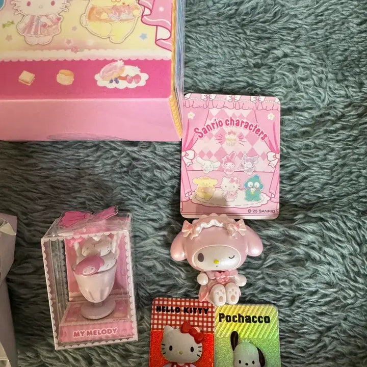 [BUNJANG] Sanrio Characters Random Figure Box with Kitty Keychains (Set of 4) / 새상품 산리오 캐릭터 랜덤 피규어 박스사진에보이는 키티 키링 4개 모두