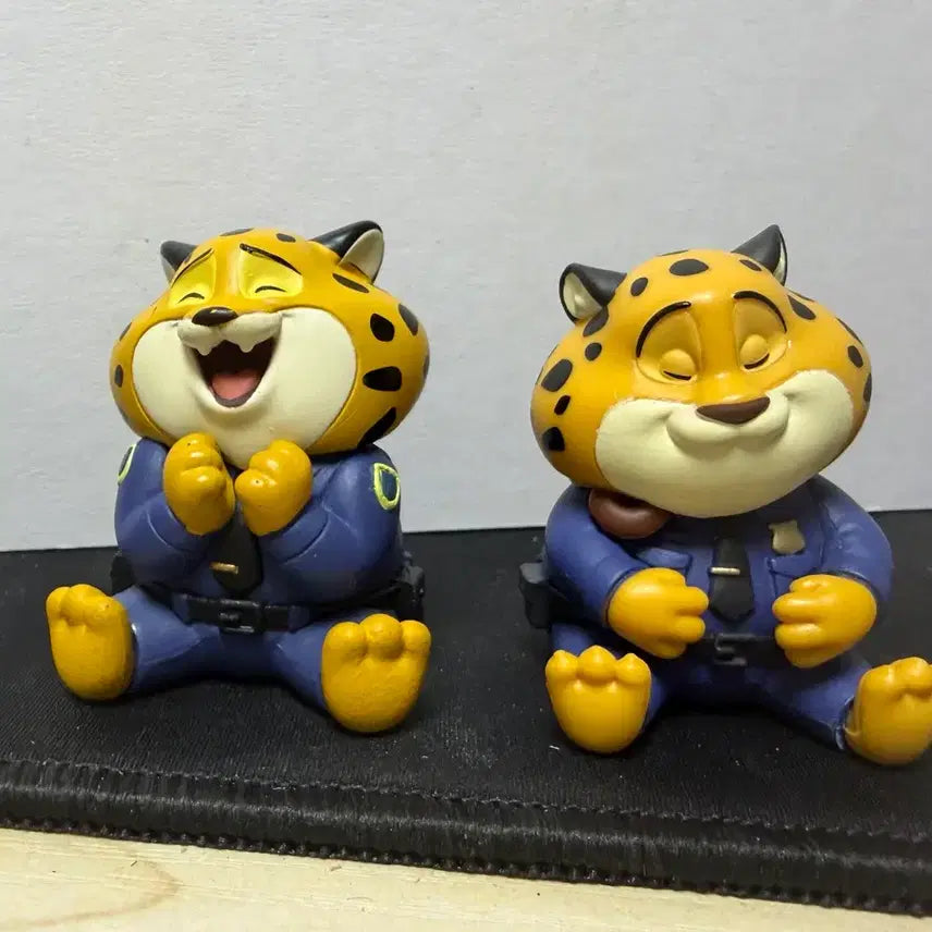 [BUNJANG] Zootopia Officer Clホouser Figure 2 Types Bundle Set / 주토피아 클로하우저 피규어 2종 일괄