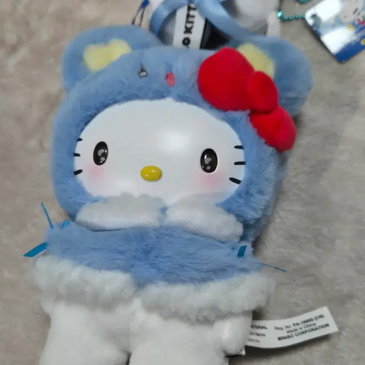 [BUNJANG] Miniso Hello Kitty Cape Keyring Winter Season / 미니소 헬로키티 케이프 키링 윈터시즌