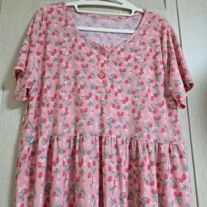 [BUNJANG] Strawberry Refrigerator One-Piece Pajama / 딸기 냉장고원피스 파자마/잠옷