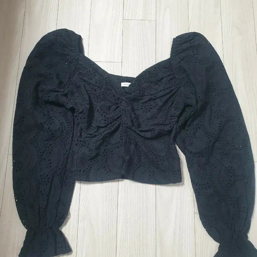 [BUNJANG] Top Dressing Punching Blouse / 탑드레싱 펀칭블라우스