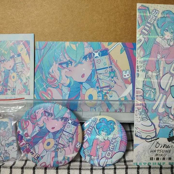 [BUNJANG] Hatsune Miku Cinnamonroll Collaboration Set Badge, Keychain, Card, Sticker / 0603할인)하츠네 미쿠 시나몬롤 콜라보 세트 배지2 키링1 지류3
