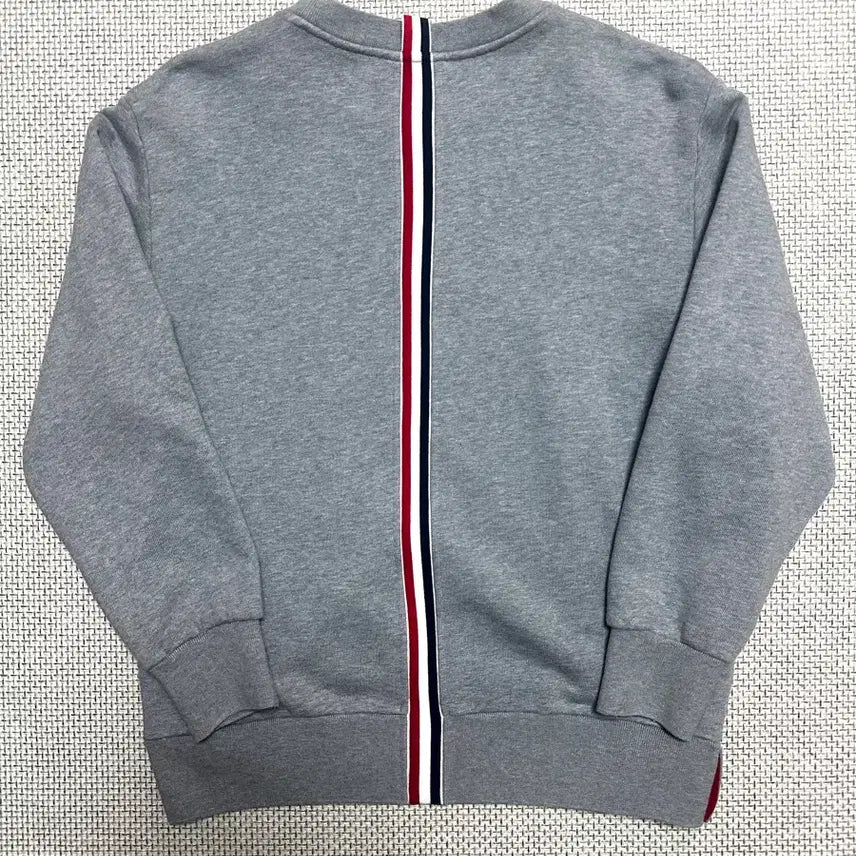 [SOLD OUT] [2/새상품] 신형 톰브라운 백삼선 스프라이트 그레이 맨투맨