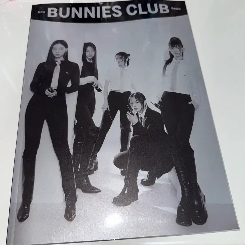 [BUNJANG] NewJeans Bunnies Club Membership Goods Photobook / 뉴진스 버니즈 클럽 멤버십 굿즈 포토북