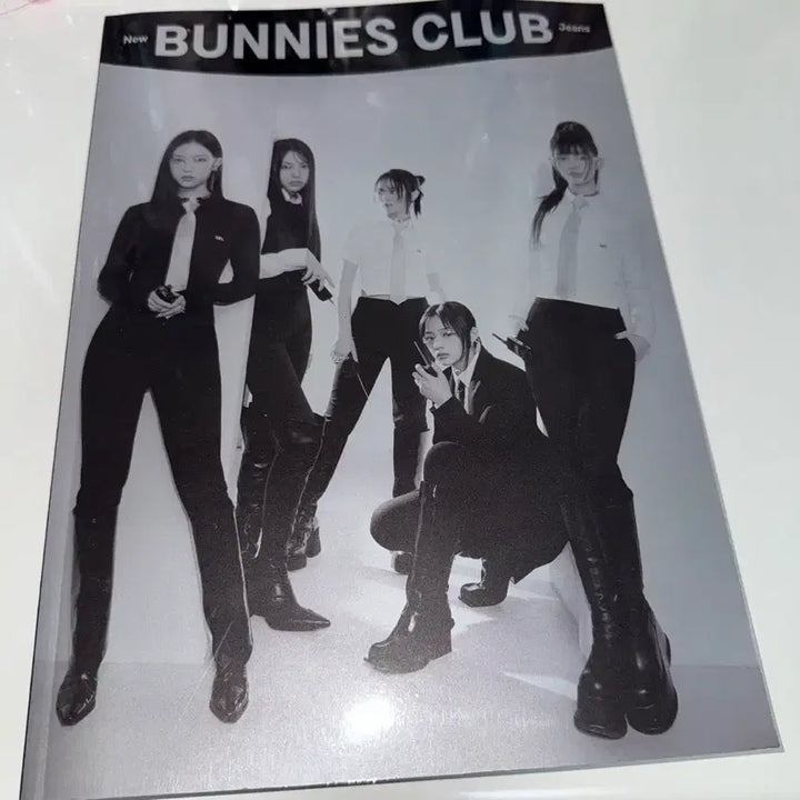 [BUNJANG] NewJeans Bunnies Club Membership Goods Photobook / 뉴진스 버니즈 클럽 멤버십 굿즈 포토북