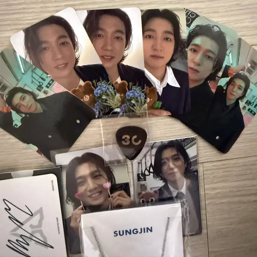 [SOLD OUT] 데이식스 성진 기타 피크 팬던트 목걸이 포카 세트