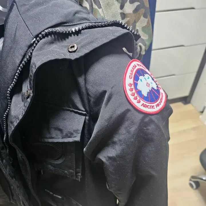 [BUNJANG] Canada Goose x OVO Black Down Jacket / 캐나다구스 x OVO 블랙 패딩