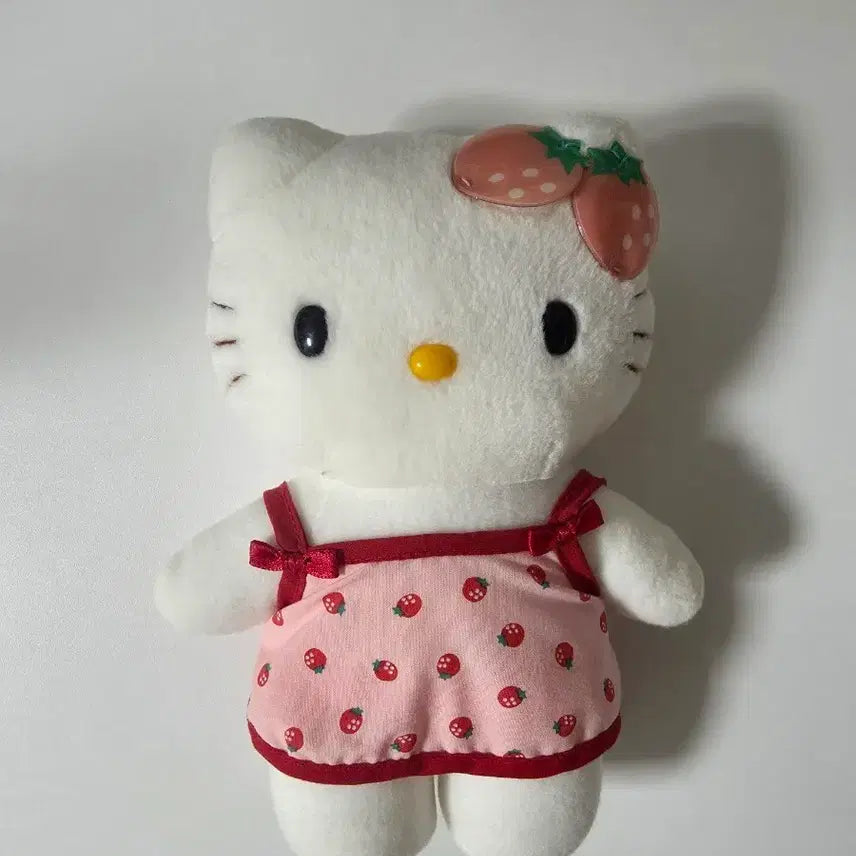 [BUNJANG] Vintage Hello Kitty Strawberry Pajamas Plush Doll / 고전 키티 딸기 잠옷 인형