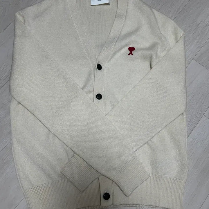 [BUNJANG] Ami Small Logo Wool Cardigan Vanilla / 아미 스몰 로고 울 가디건 바닐라