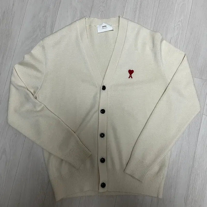 [BUNJANG] Ami Small Logo Wool Cardigan Vanilla / 아미 스몰 로고 울 가디건 바닐라