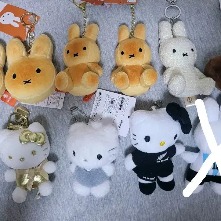 [BUNJANG] Miffy &amp; Hello Kitty Plush Keychain Bundle Set / 미피&amp;키티 인형 키링 판매합니다.
