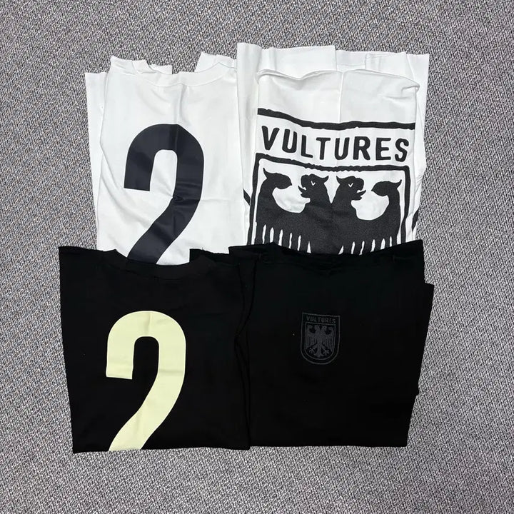 [BUNJANG] Kanye West Yeezy Vault 2 Merch T-Shirt / [2] 칸예웨스트 이지 벌쳐스 2 머천 티셔츠