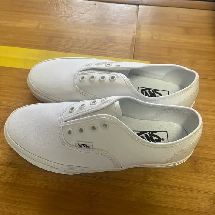 [BUNJANG] Vans Authentic White Sneakers (240) / 반스 어센틱 240