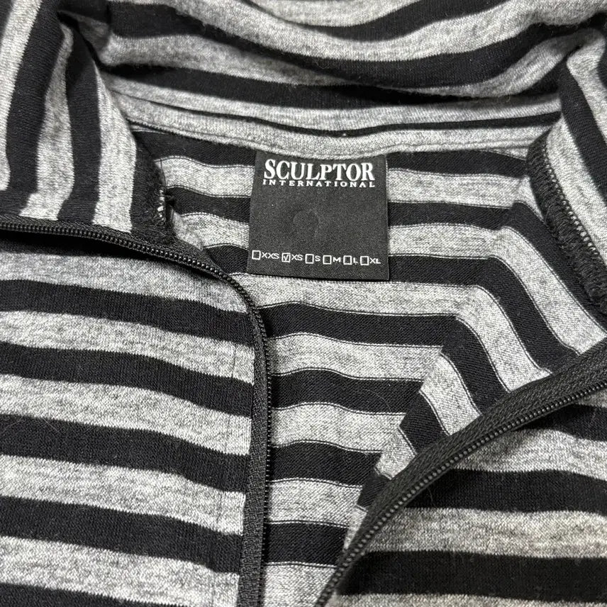 [BUNJANG] Sculptor Stripe Zip-Up Jersey Black / 스컬프터 스트라이프 져지 블랙