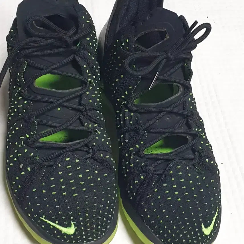 [BUNJANG] Nike LeBron 18 Dunkman Black/Fluorescent Sneakers / 나이키 르브론18 덩크맨 블랙/형광 운동화 280
