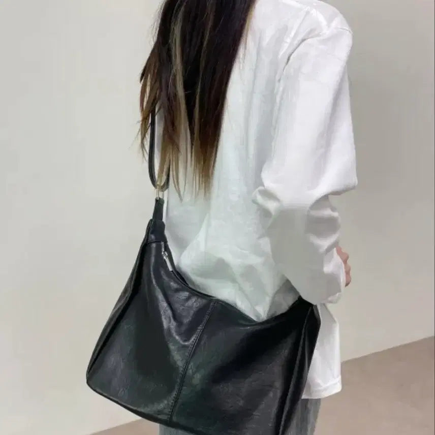 [BUNJANG] Black Leather Shoulder Bag / 블랙 레더 가죽 숄더백