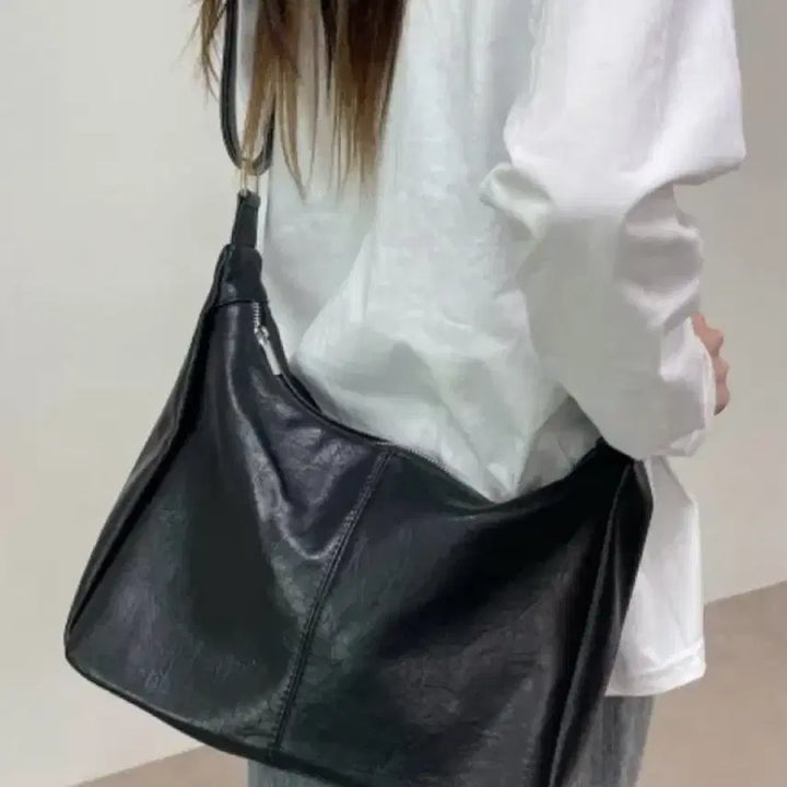 [BUNJANG] Black Leather Shoulder Bag / 블랙 레더 가죽 숄더백
