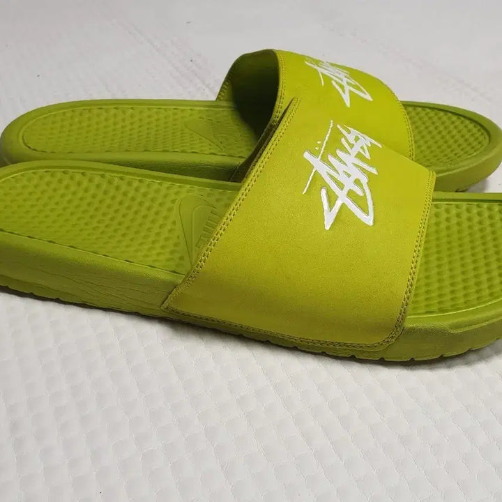 [BUNJANG] Nike x Stüssy Collaborative Slides Fluorescent Green Size 290-300 / 나이키 스투시 콜라보 슬리퍼 형광색 290~300