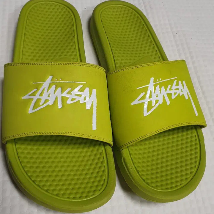 [BUNJANG] Nike x Stüssy Collaborative Slides Fluorescent Green Size 290-300 / 나이키 스투시 콜라보 슬리퍼 형광색 290~300