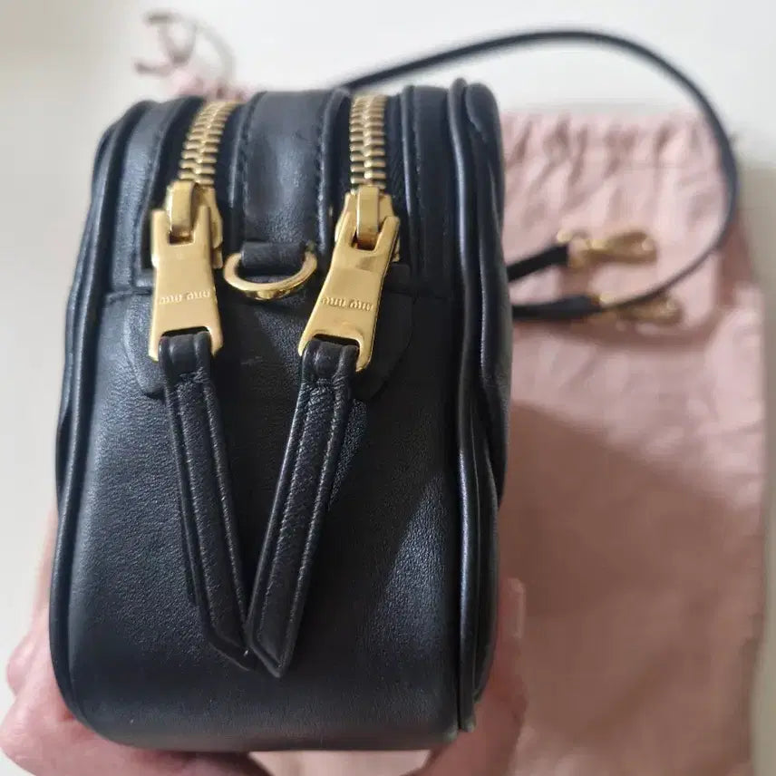 [BUNJANG] Miu Miu Black Matelassé Crossbody Bag / 미우미우 블랙 마틀라세 크로스백