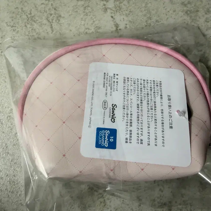 [BUNJANG] Sanrio Kitty Half-Moon Pouch / 산리오 반달 파우치 키티