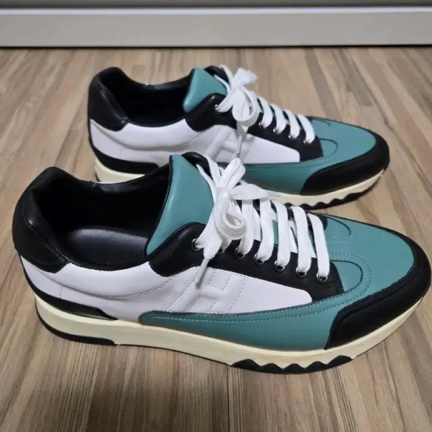 [SOLD OUT] 에르메스 트레일 스니커즈 270