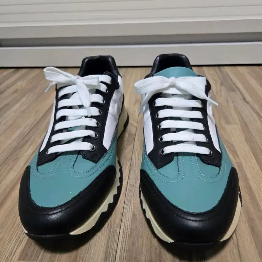 [SOLD OUT] 에르메스 트레일 스니커즈 270