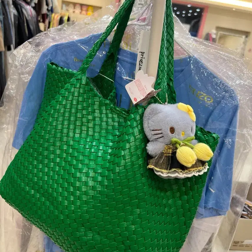 [BUNJANG] Bottega Shoulder Bag with Kitty Charm - Green / 그린 컬러 보테가방 + 키티키링