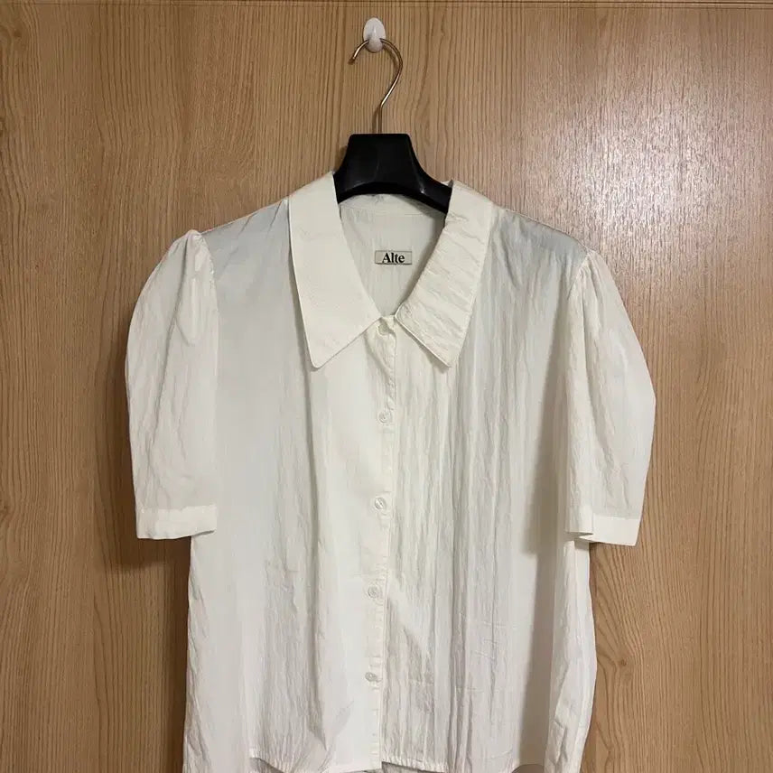 [BUNJANG] Alte Short-Sleeve Blouse / Alte 알테 반팔 블라우스