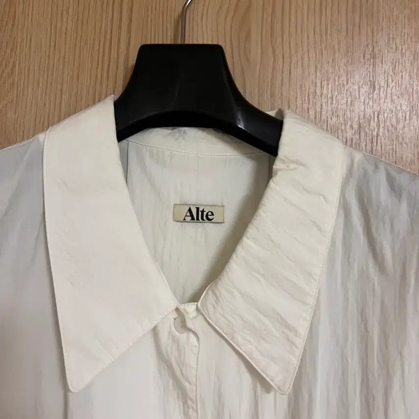[BUNJANG] Alte Short-Sleeve Blouse / Alte 알테 반팔 블라우스