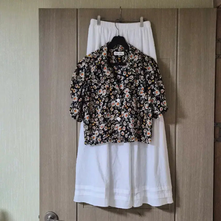 [BUNJANG] Flower Pattern Short Sleeve Blouse / 플라워 반팔 블라우스 66