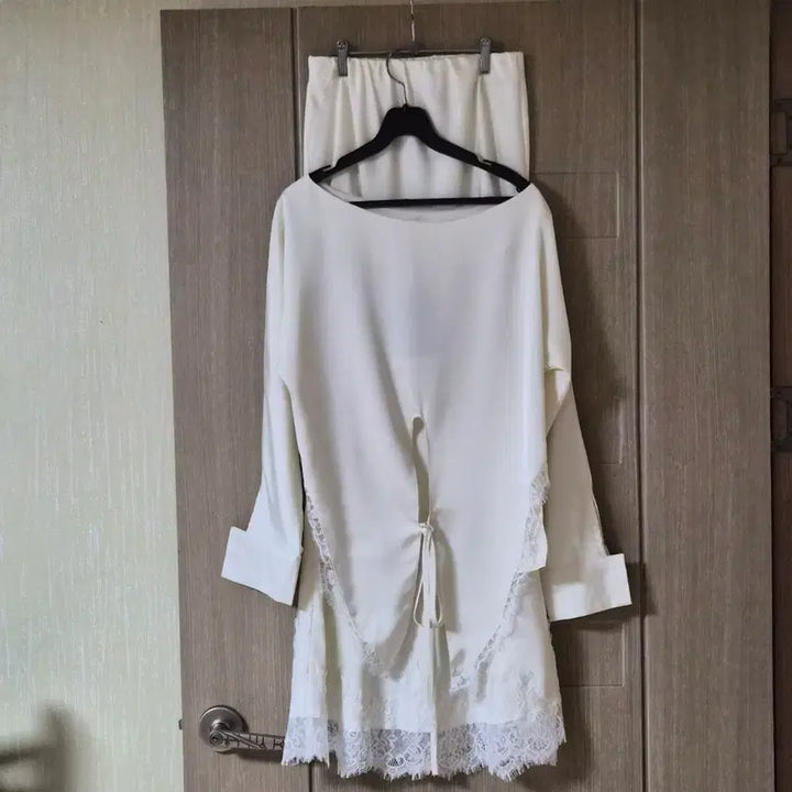 [BUNJANG] White Lace Two-Piece Set (M) - New / 화이트 레이스 투피스 세트 M  새상품