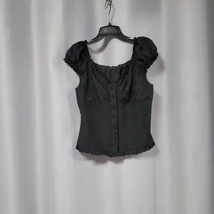 [BUNJANG] Eyelet Cap Sleeve Blouse / 아일렛 캡소매 블라우스